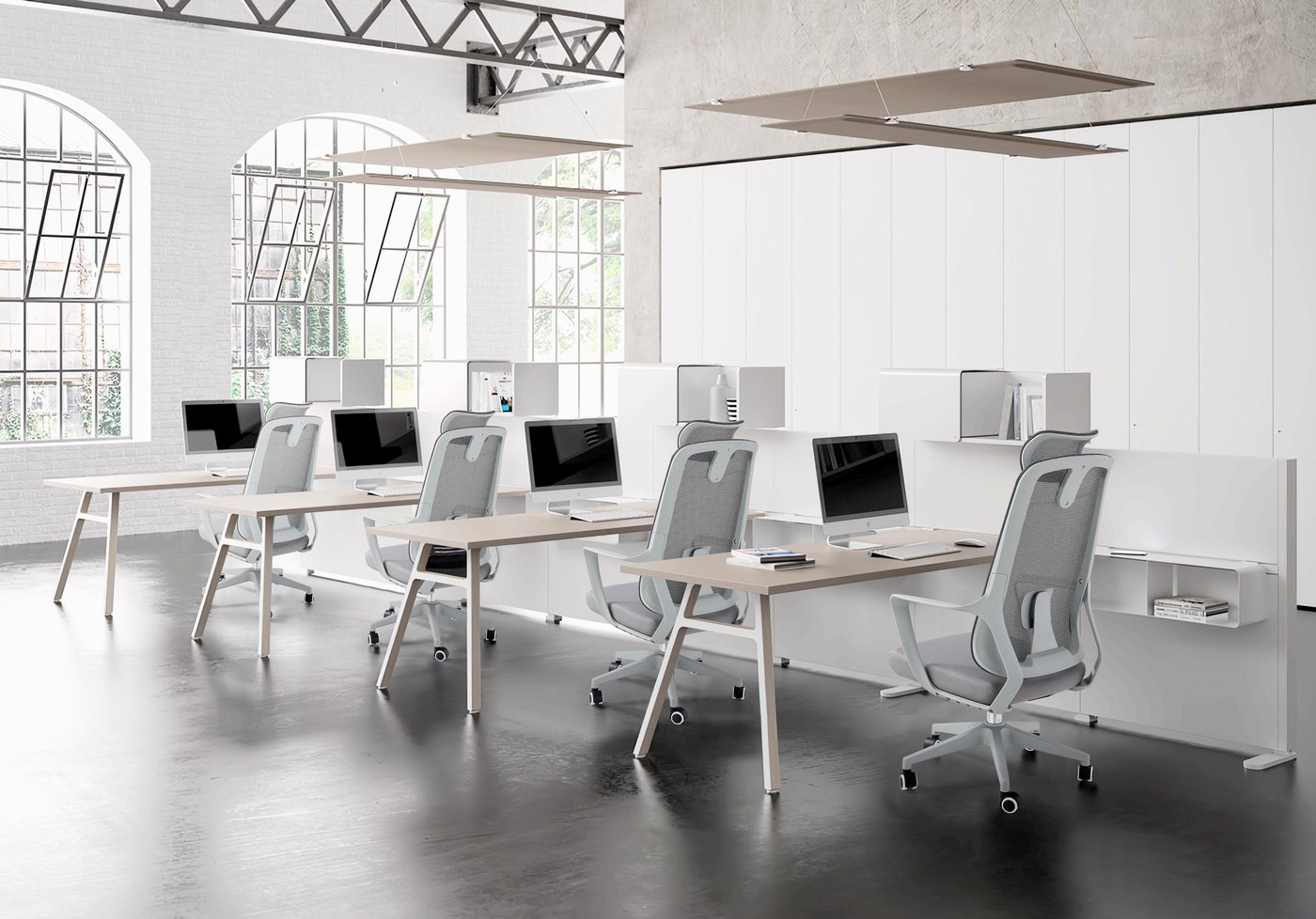 Oficina abierta amueblada con asientos ergonómicos